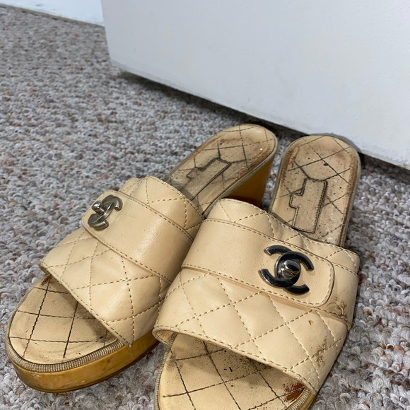 Chanel beige quilted leather mules - Picture 3 of 5